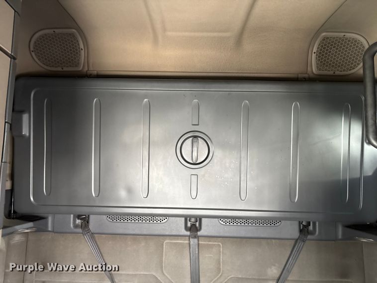 image for item YA3499 2019 Freightliner Cascadia semi truck