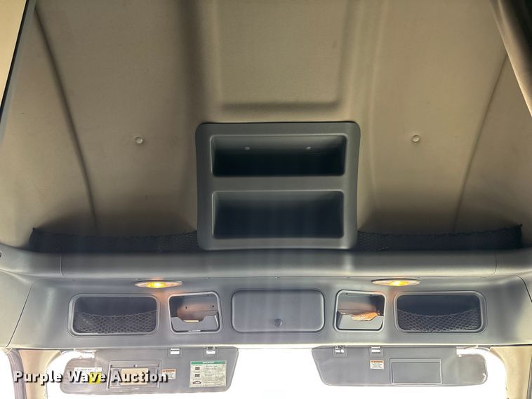 image for item YA3499 2019 Freightliner Cascadia semi truck