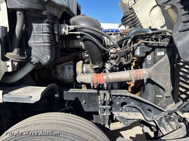 image for item YA3499 2019 Freightliner Cascadia semi truck