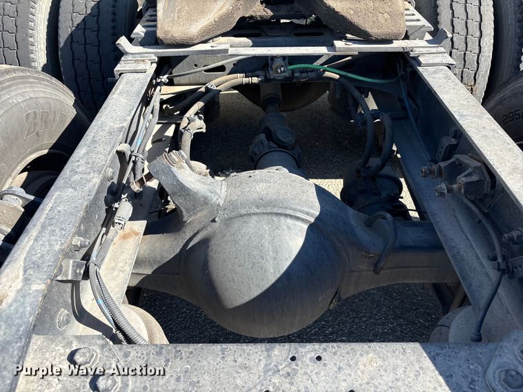 image for item YA3499 2019 Freightliner Cascadia semi truck