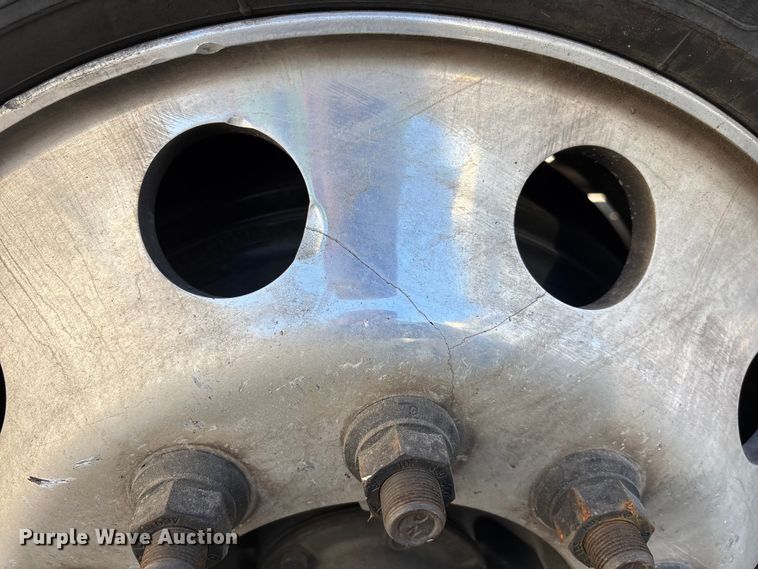 image for item YA3499 2019 Freightliner Cascadia semi truck