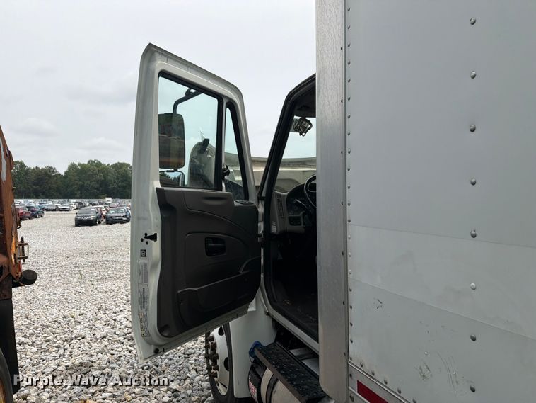 image for item YA3543 2019 International 4300 box truck