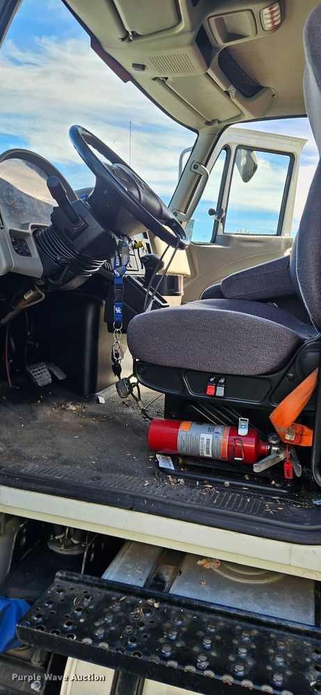 image for item YA3543 2019 International 4300 box truck