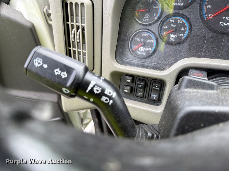 image for item YA3543 2019 International 4300 box truck
