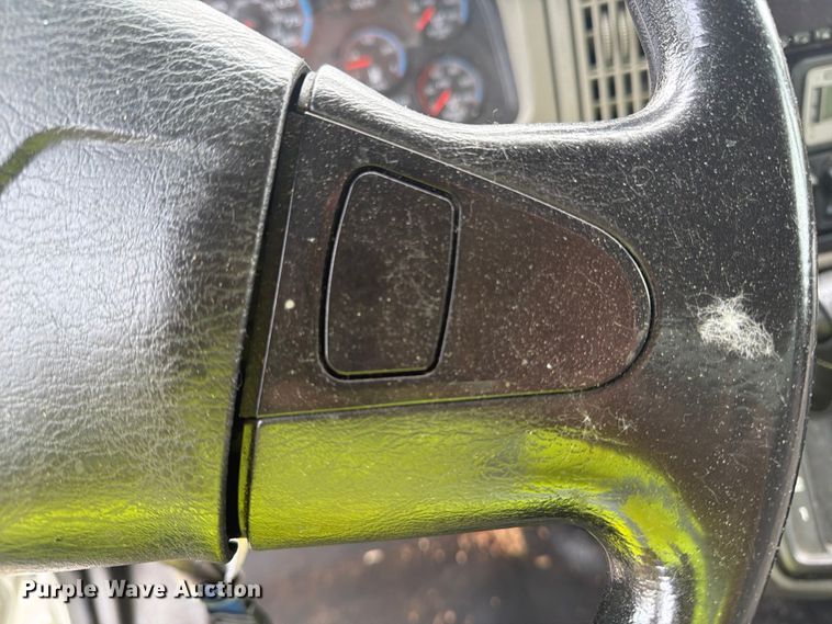image for item YA3543 2019 International 4300 box truck