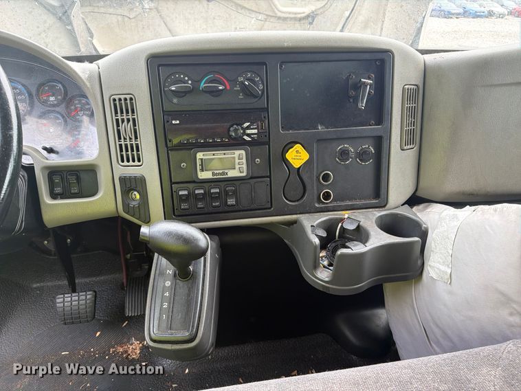 image for item YA3543 2019 International 4300 box truck
