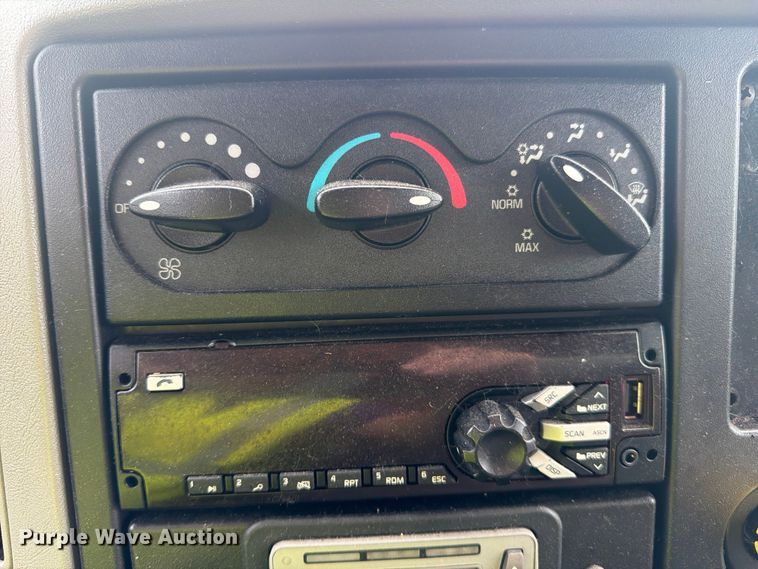 image for item YA3543 2019 International 4300 box truck