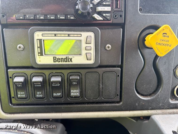 image for item YA3543 2019 International 4300 box truck