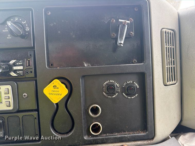image for item YA3543 2019 International 4300 box truck