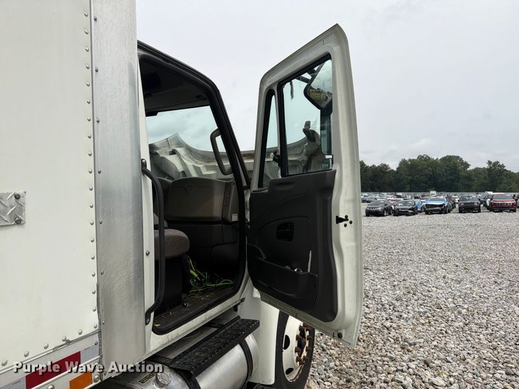 image for item YA3543 2019 International 4300 box truck