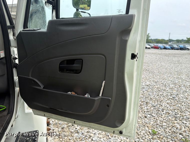 image for item YA3543 2019 International 4300 box truck