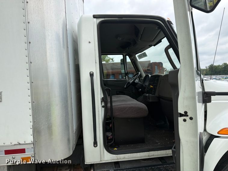 image for item YA3543 2019 International 4300 box truck