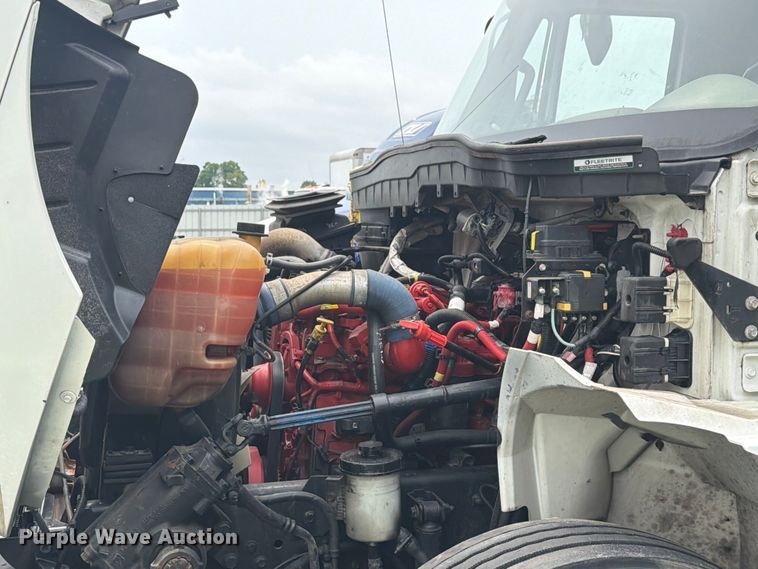 image for item YA3543 2019 International 4300 box truck