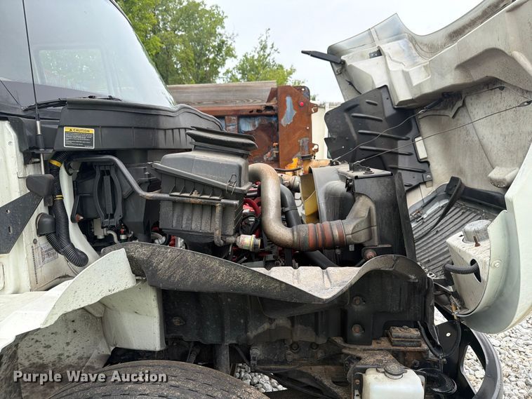 image for item YA3543 2019 International 4300 box truck