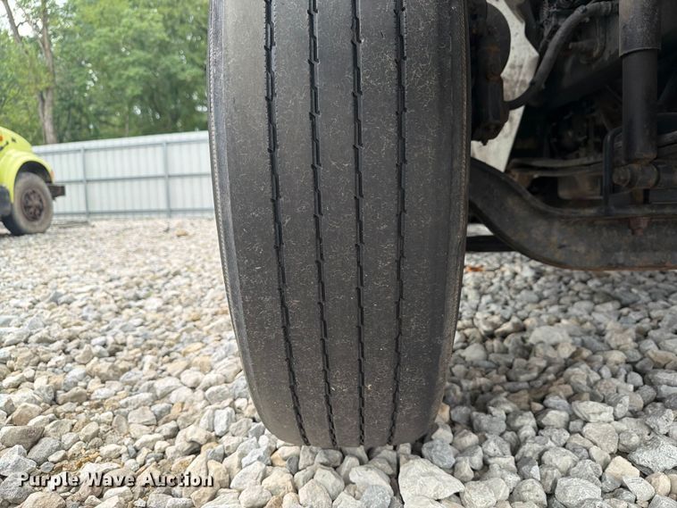 image for item YA3543 2019 International 4300 box truck