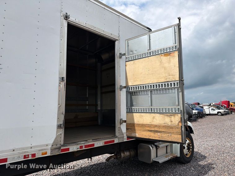image for item YA3662 2018 Freightliner Business Class M2 box truck