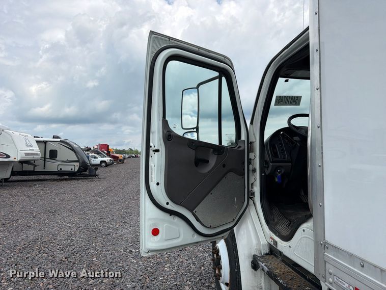 image for item YA3662 2018 Freightliner Business Class M2 box truck