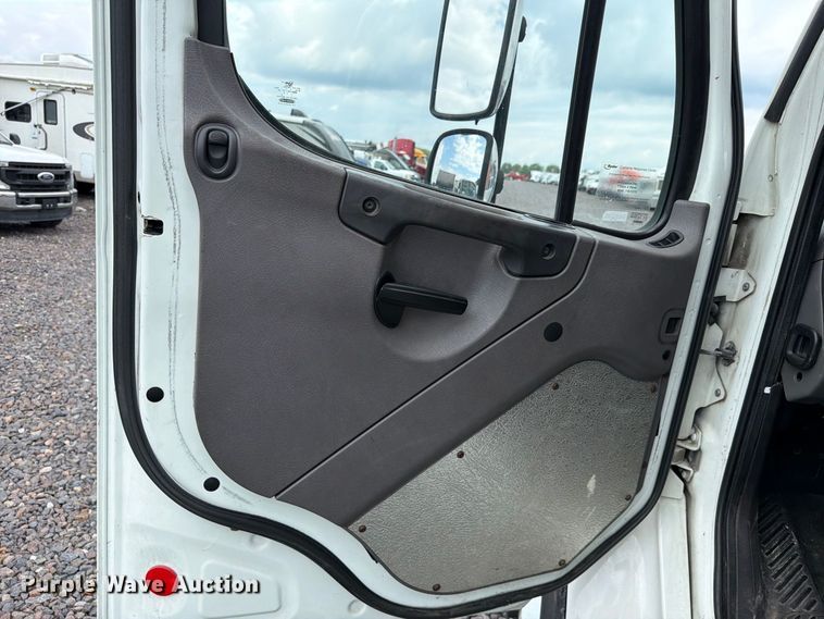 image for item YA3662 2018 Freightliner Business Class M2 box truck