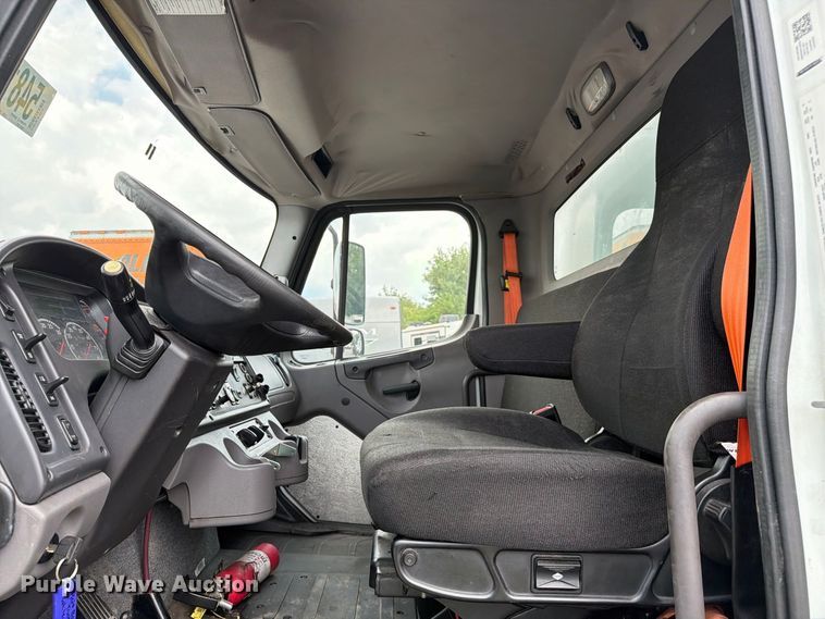 image for item YA3662 2018 Freightliner Business Class M2 box truck