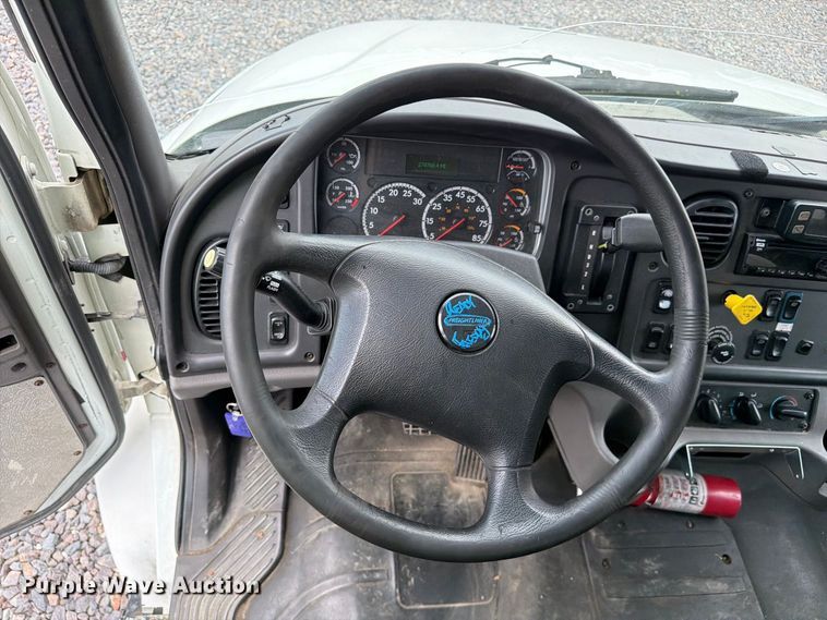 image for item YA3662 2018 Freightliner Business Class M2 box truck