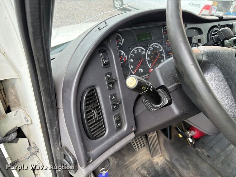 image for item YA3662 2018 Freightliner Business Class M2 box truck