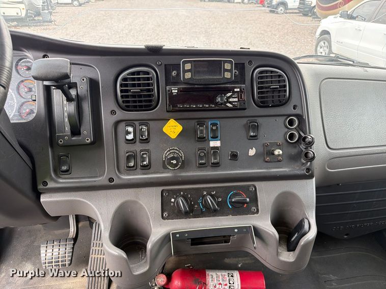 image for item YA3662 2018 Freightliner Business Class M2 box truck