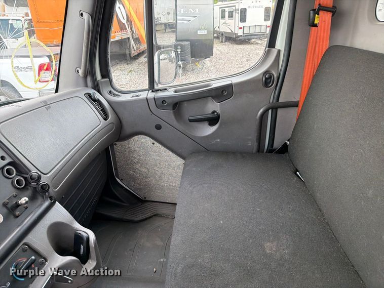 image for item YA3662 2018 Freightliner Business Class M2 box truck