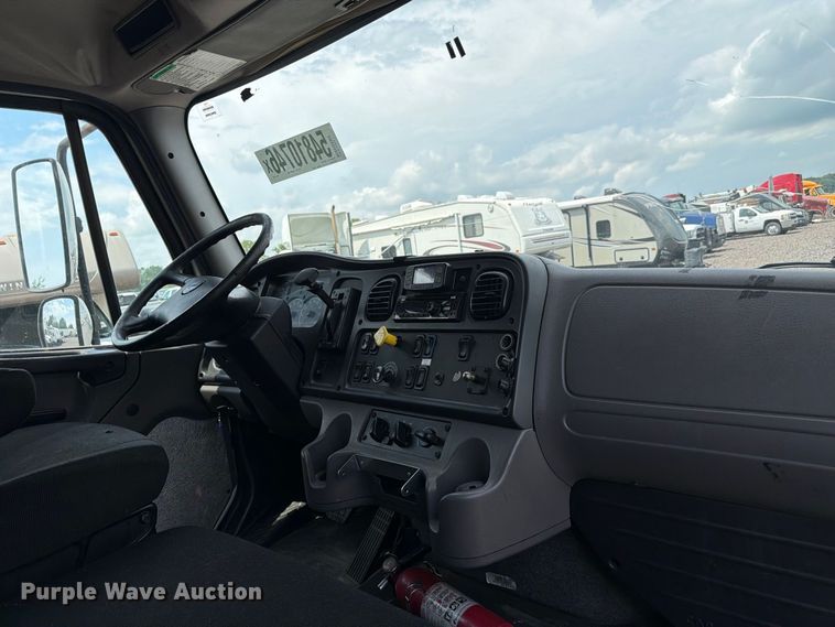 image for item YA3662 2018 Freightliner Business Class M2 box truck