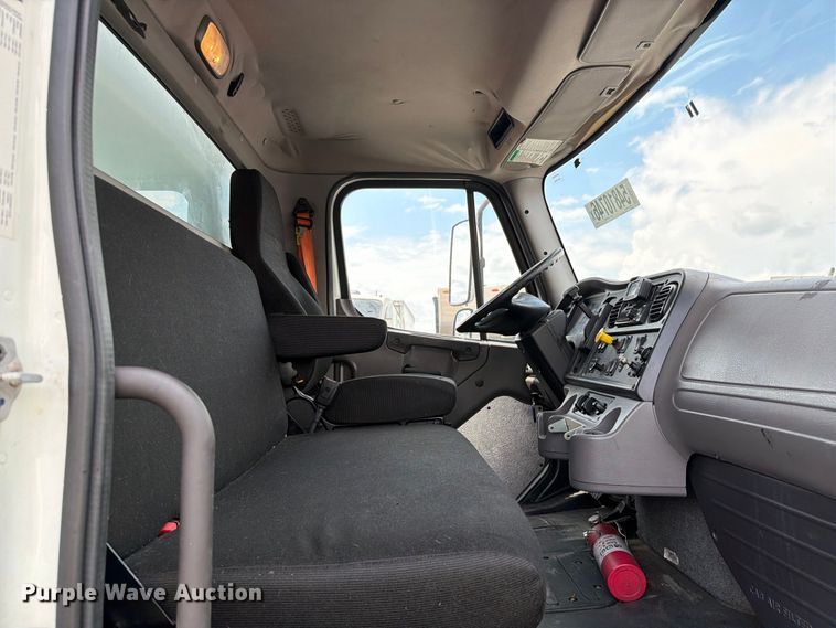 image for item YA3662 2018 Freightliner Business Class M2 box truck