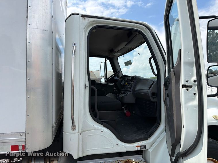 image for item YA3662 2018 Freightliner Business Class M2 box truck