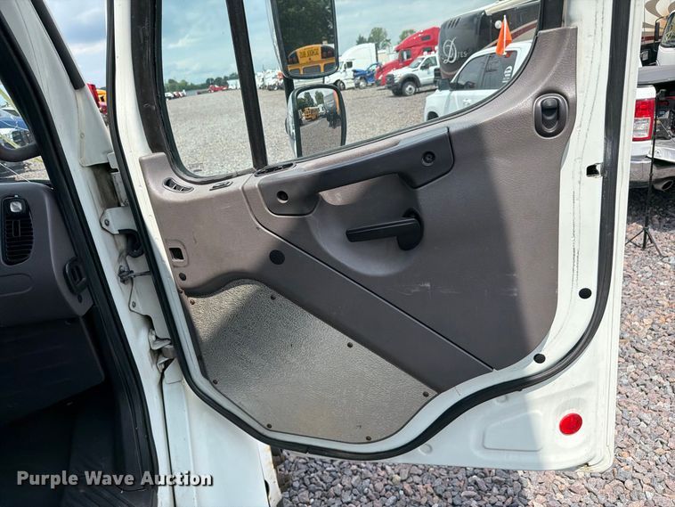 image for item YA3662 2018 Freightliner Business Class M2 box truck