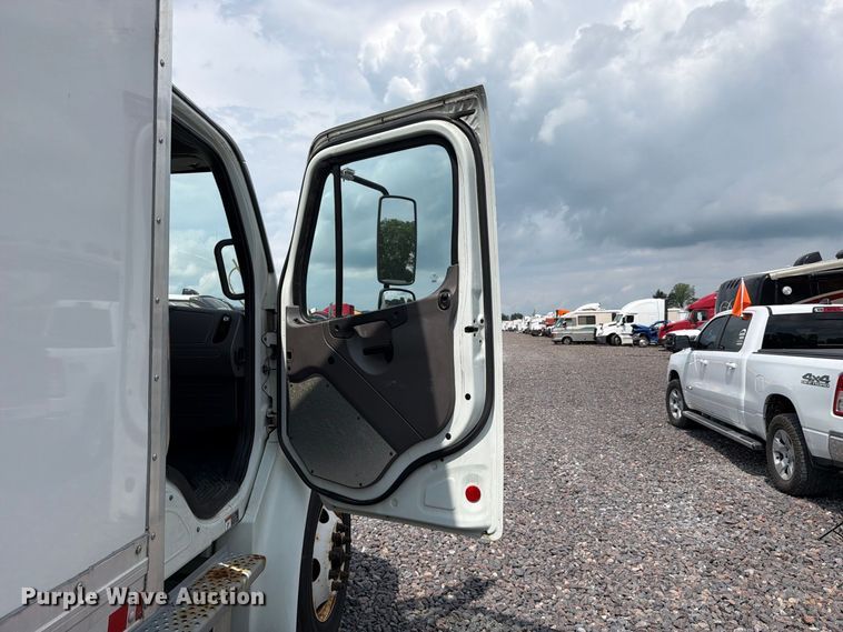 image for item YA3662 2018 Freightliner Business Class M2 box truck