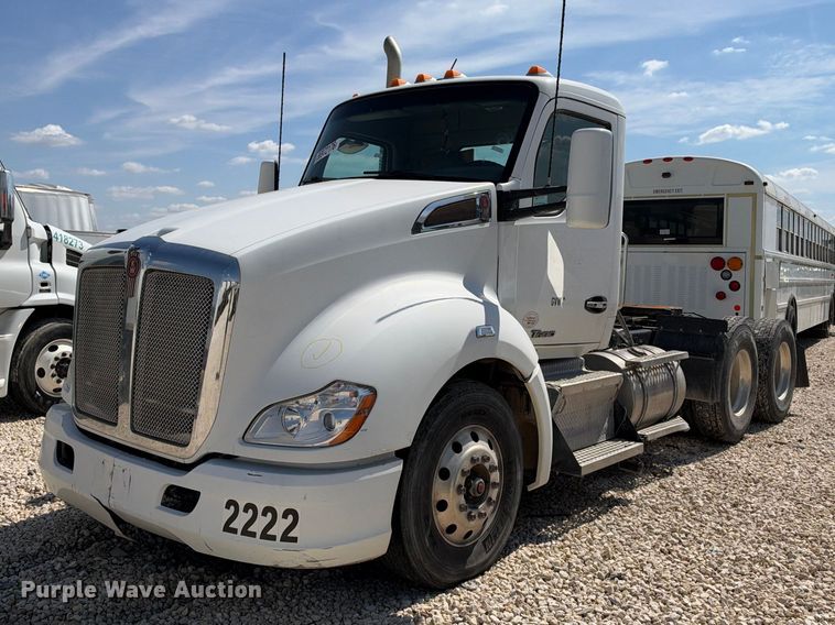 2017 Kenworth T680 semi truck