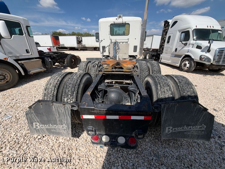 image for item YA3833 2017 Kenworth T680 semi truck