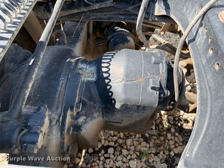 image for item YA3833 2017 Kenworth T680 semi truck