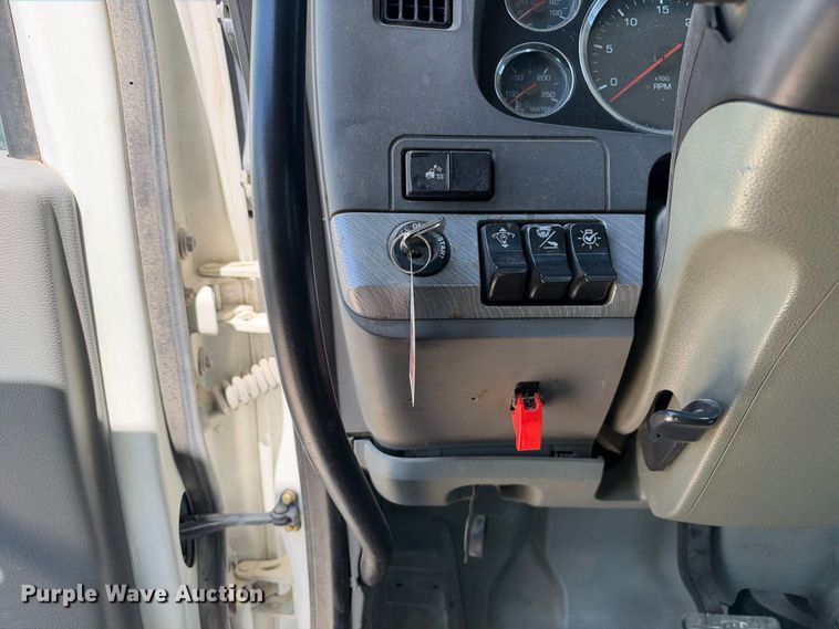 image for item YA3833 2017 Kenworth T680 semi truck