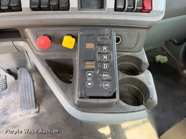 image for item YA3833 2017 Kenworth T680 semi truck