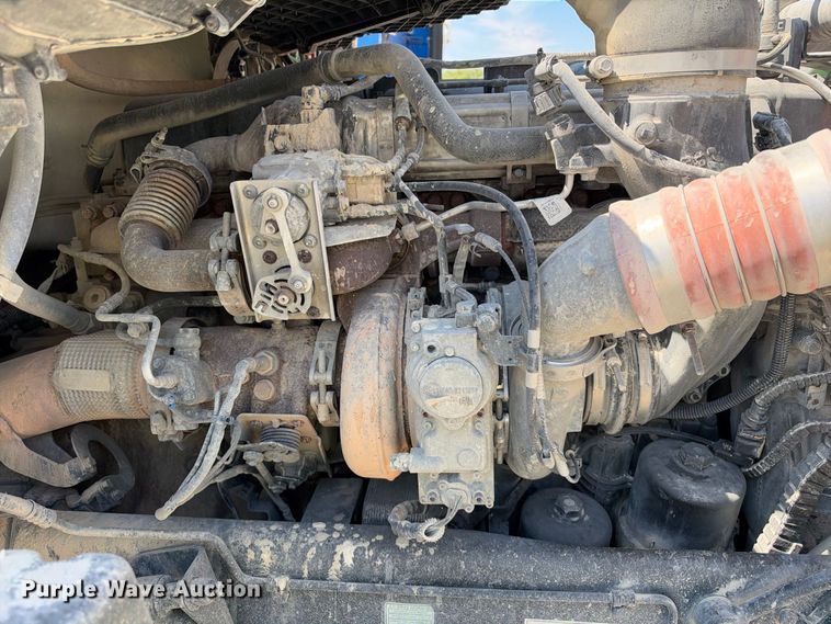 image for item YA3833 2017 Kenworth T680 semi truck