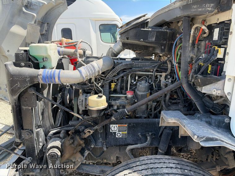 image for item YA3833 2017 Kenworth T680 semi truck