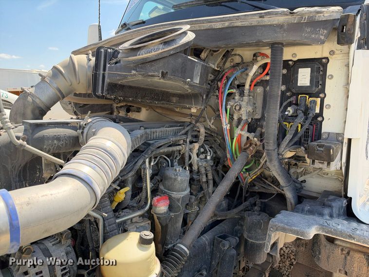 image for item YA3833 2017 Kenworth T680 semi truck