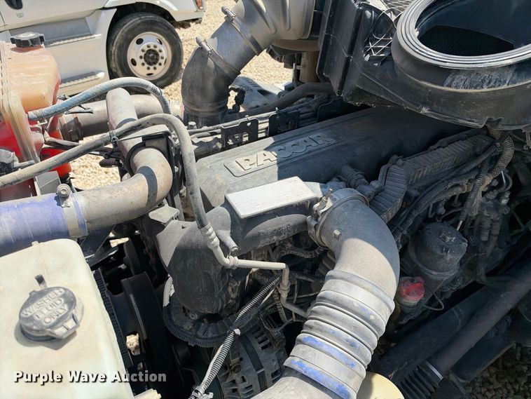 image for item YA3833 2017 Kenworth T680 semi truck