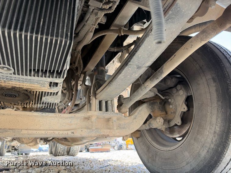 image for item YA3833 2017 Kenworth T680 semi truck