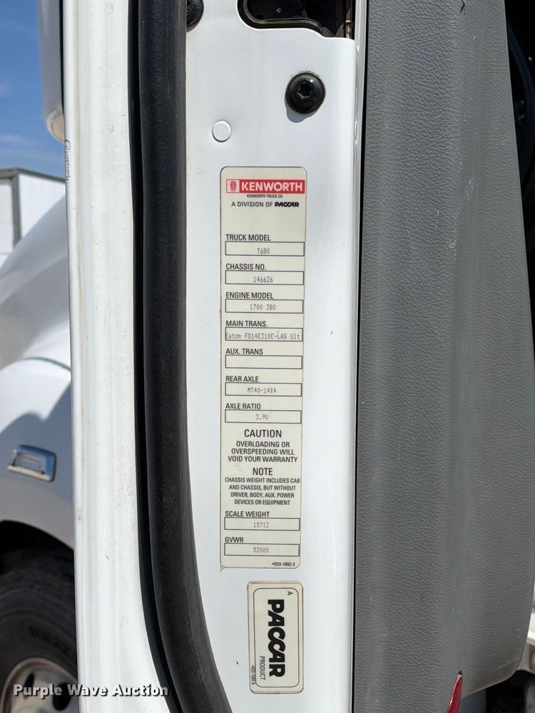 image for item YA3833 2017 Kenworth T680 semi truck