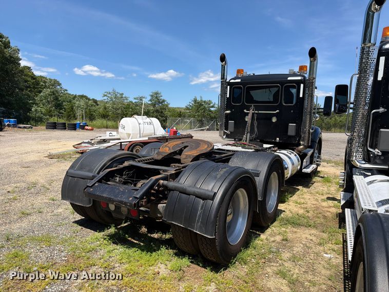 image for item YA3840 2019 Kenworth T880 semi truck