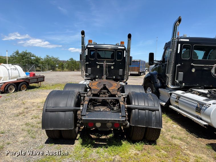 image for item YA3840 2019 Kenworth T880 semi truck