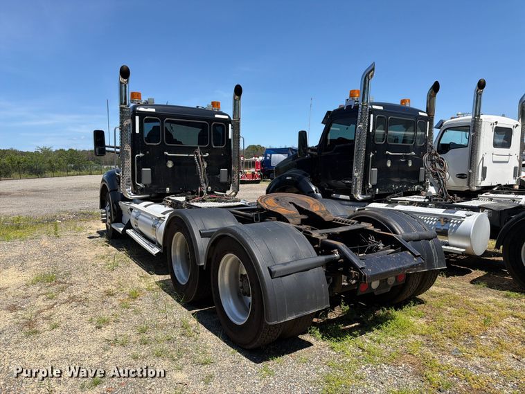 image for item YA3840 2019 Kenworth T880 semi truck