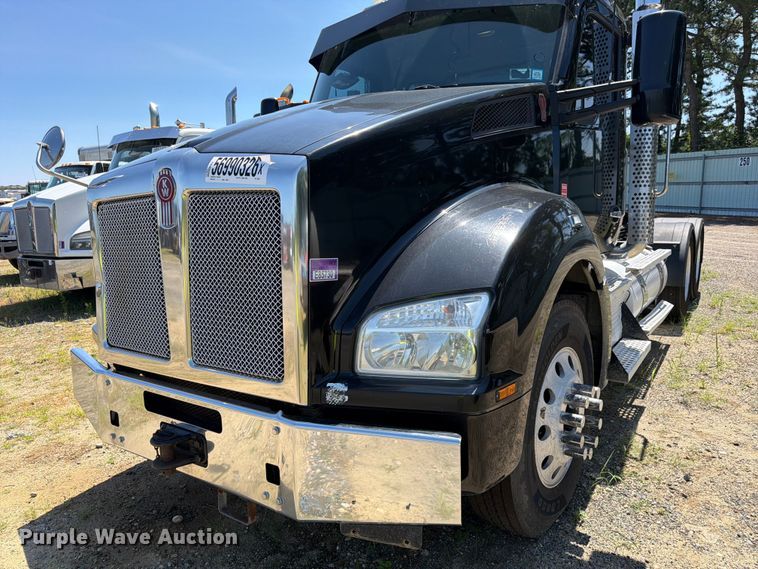 image for item YA3840 2019 Kenworth T880 semi truck
