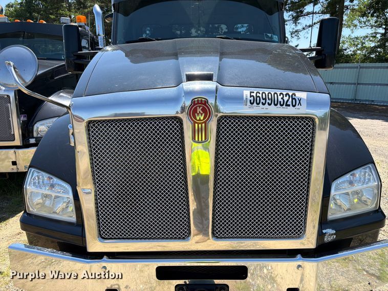 image for item YA3840 2019 Kenworth T880 semi truck
