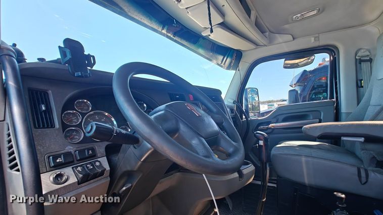 image for item YA3840 2019 Kenworth T880 semi truck