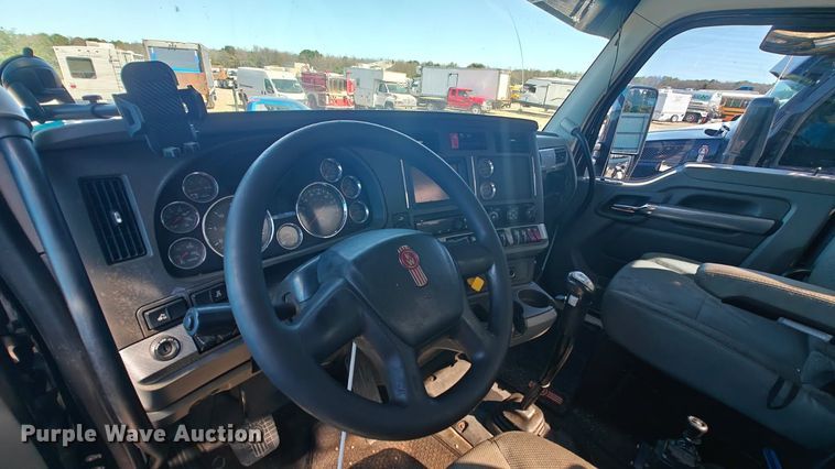image for item YA3840 2019 Kenworth T880 semi truck